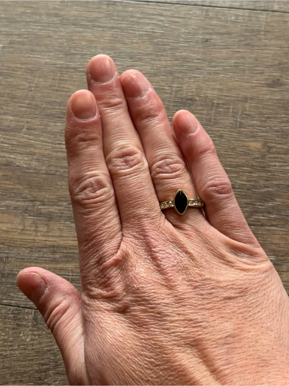 Vintage women’s size 10 marquise-cut black center stone rhinestones metal ring